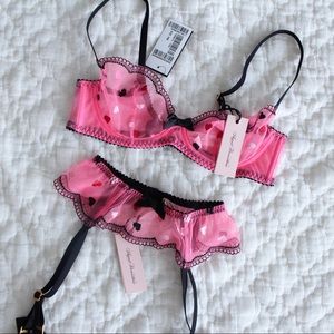 Agent Provocateur Cony Scalloped Embroidered Underwired Bra& Suspender Belt Set